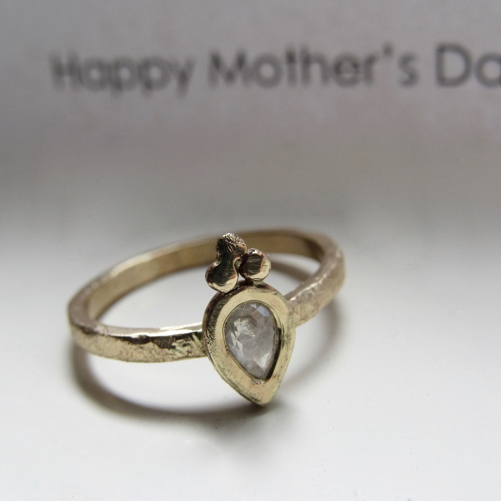 14k Yellow Gold Ring With 0.29ct Diamond.